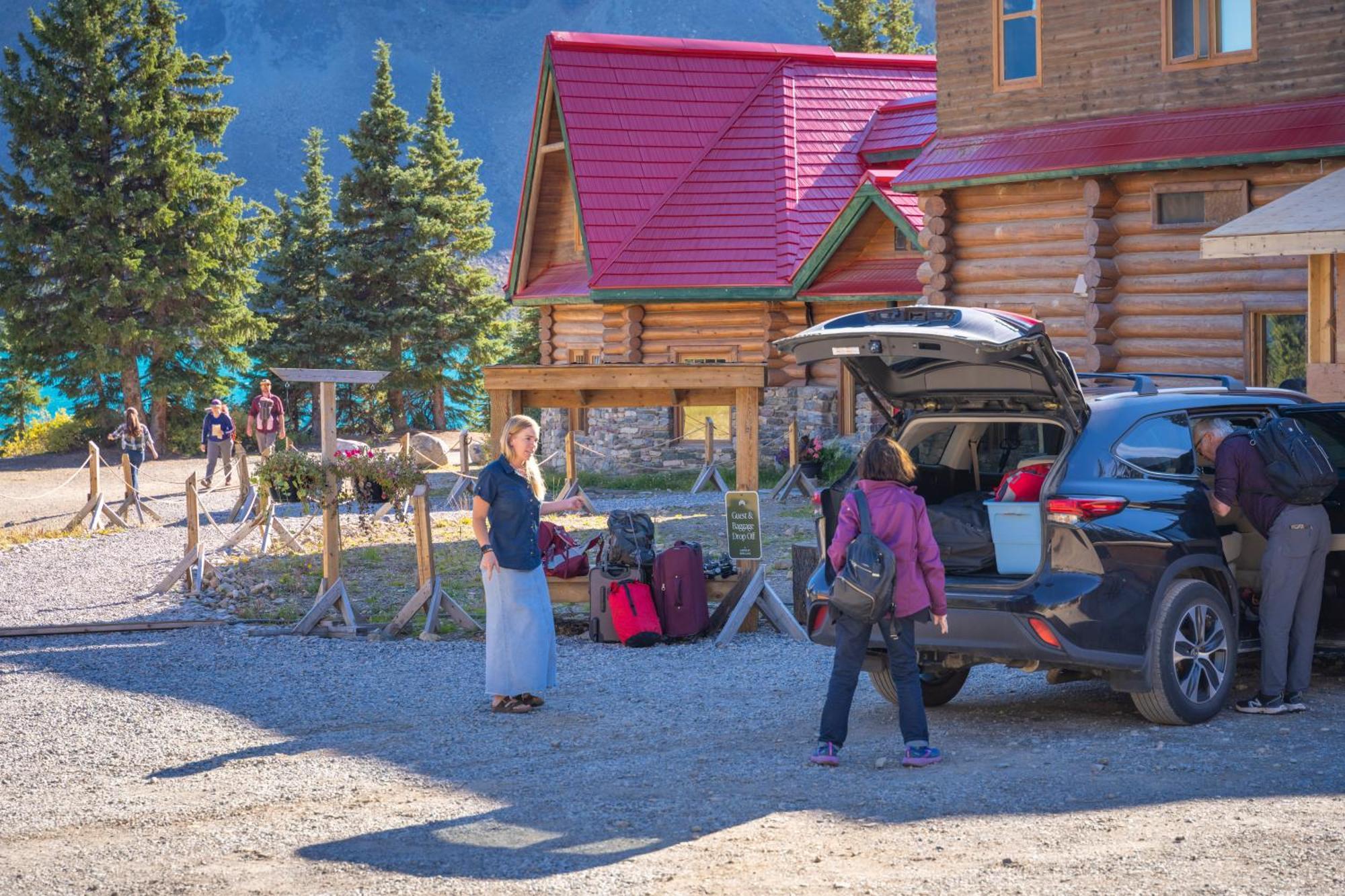 The Lodge At Bow Lake Lake Louise Exterior photo