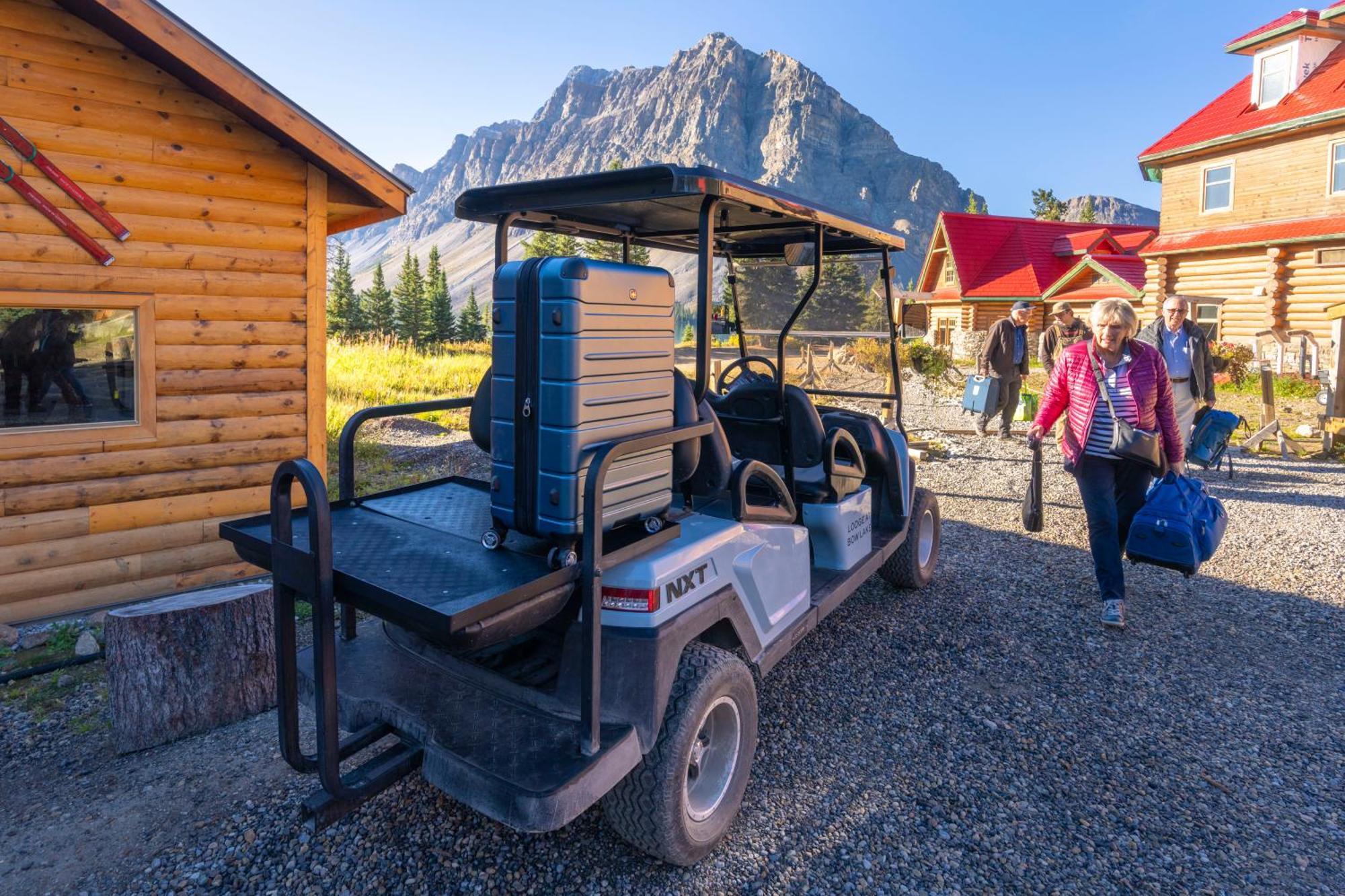 The Lodge At Bow Lake Lake Louise Exterior photo