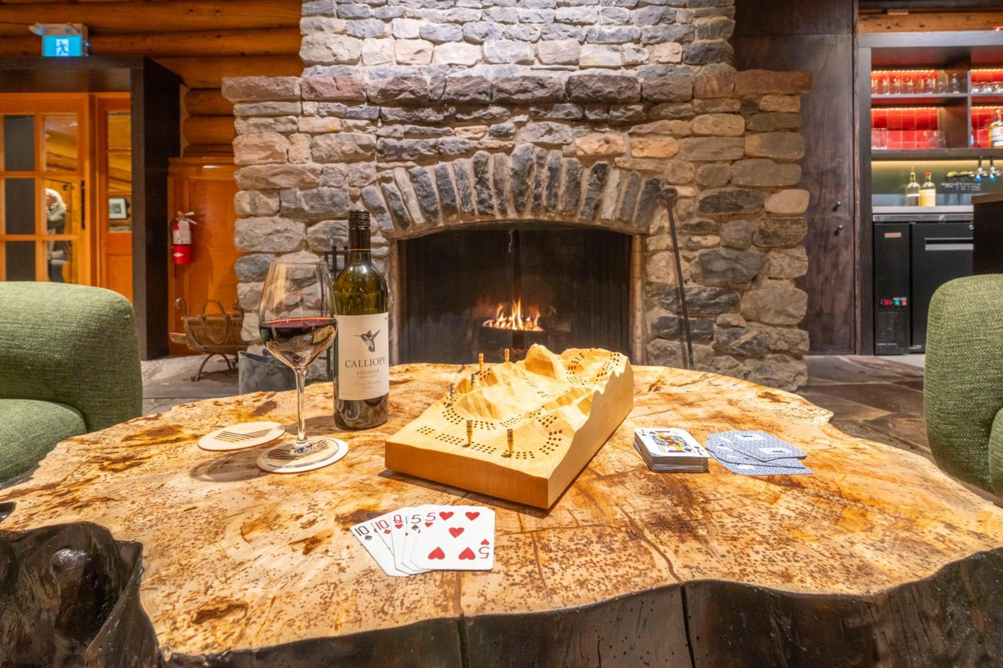The Lodge At Bow Lake Lake Louise Exterior photo