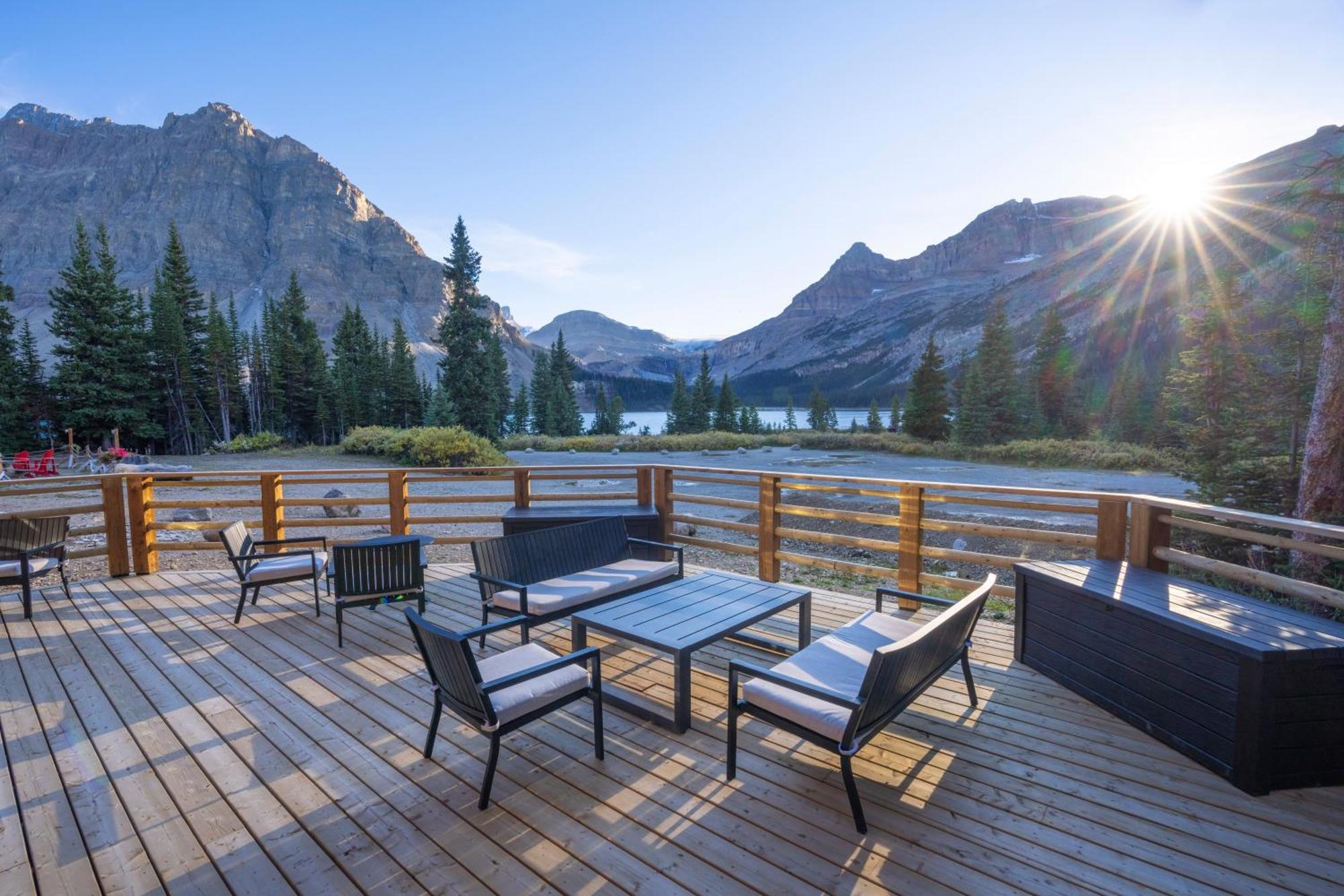 The Lodge At Bow Lake Lake Louise Exterior photo