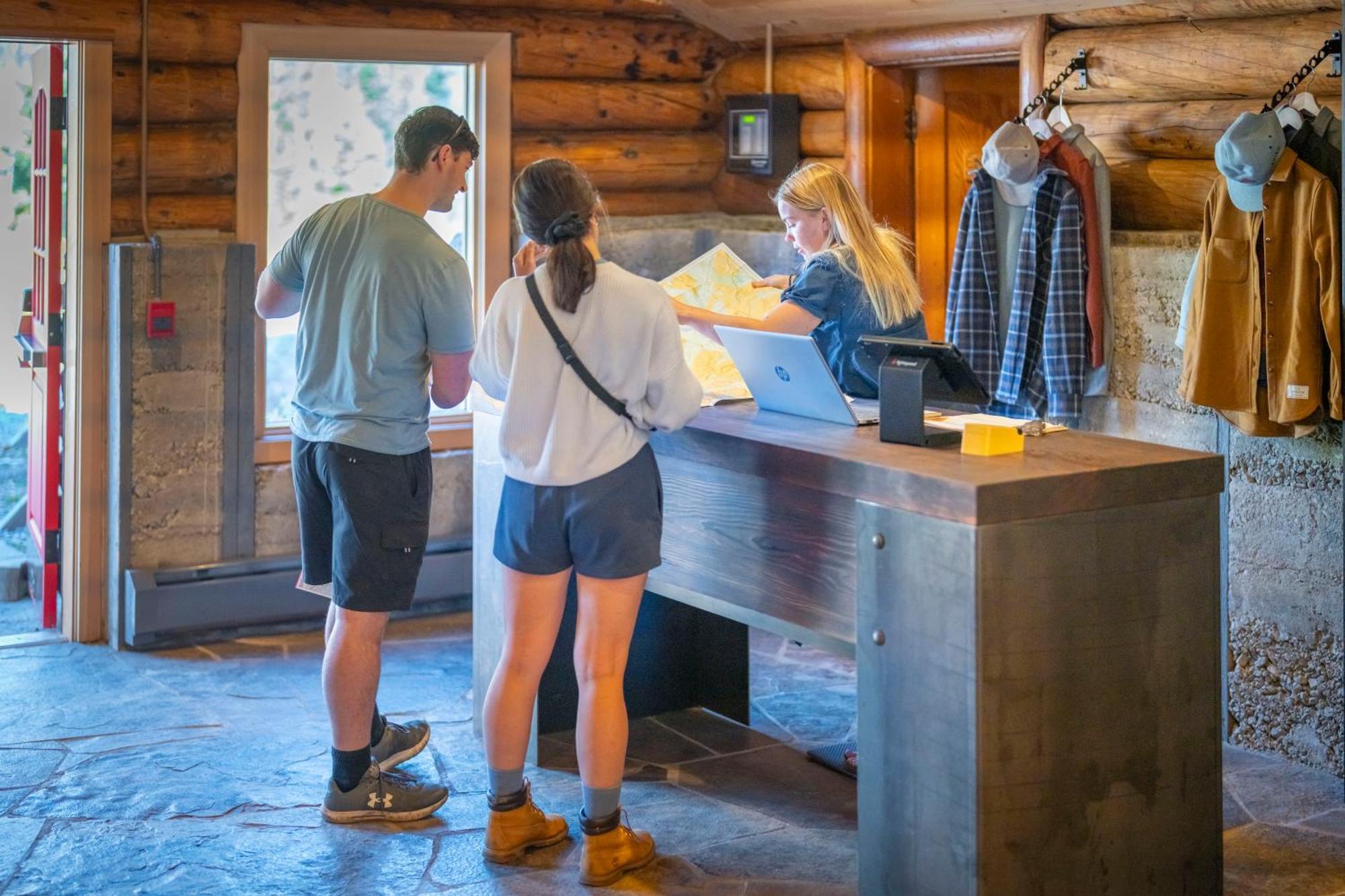 The Lodge At Bow Lake Lake Louise Exterior photo